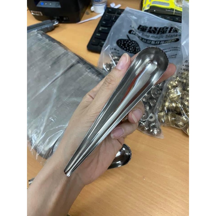 Xúc cám cho chim chào mào , chim khuyên, cho gà chất liệu inox 304 chống rỉ