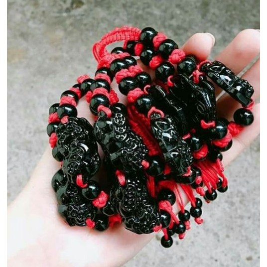 Vòng tay tỳ hưu rút chỉ đỏ xinh xắn - 50k | BigBuy360 - bigbuy360.vn