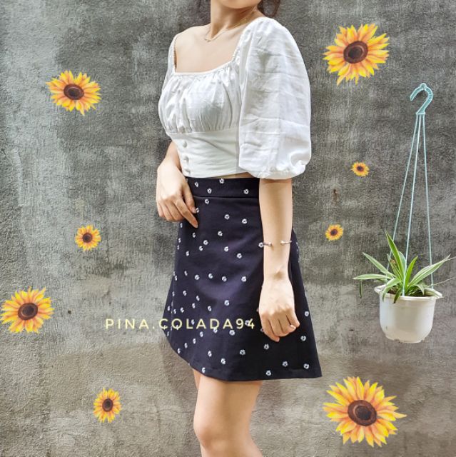 Áo croptop linen - Chân váy thêu hoa