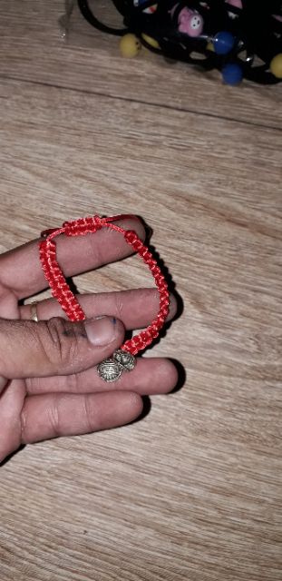 Vòng tay may mắn đính kèm 2 quả chuông bằng kim loại rất đẹp