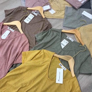 Áo phông kẻ cổ tim Zara
