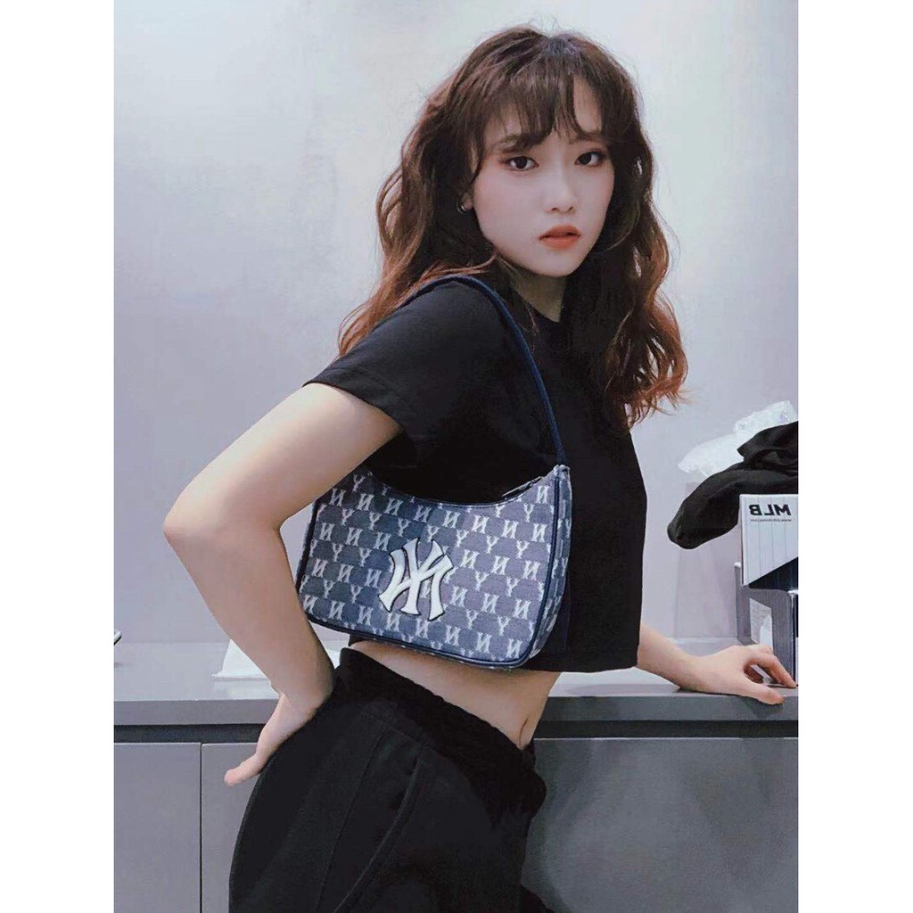 Túi kẹp nách thêu chữ mẫu 2