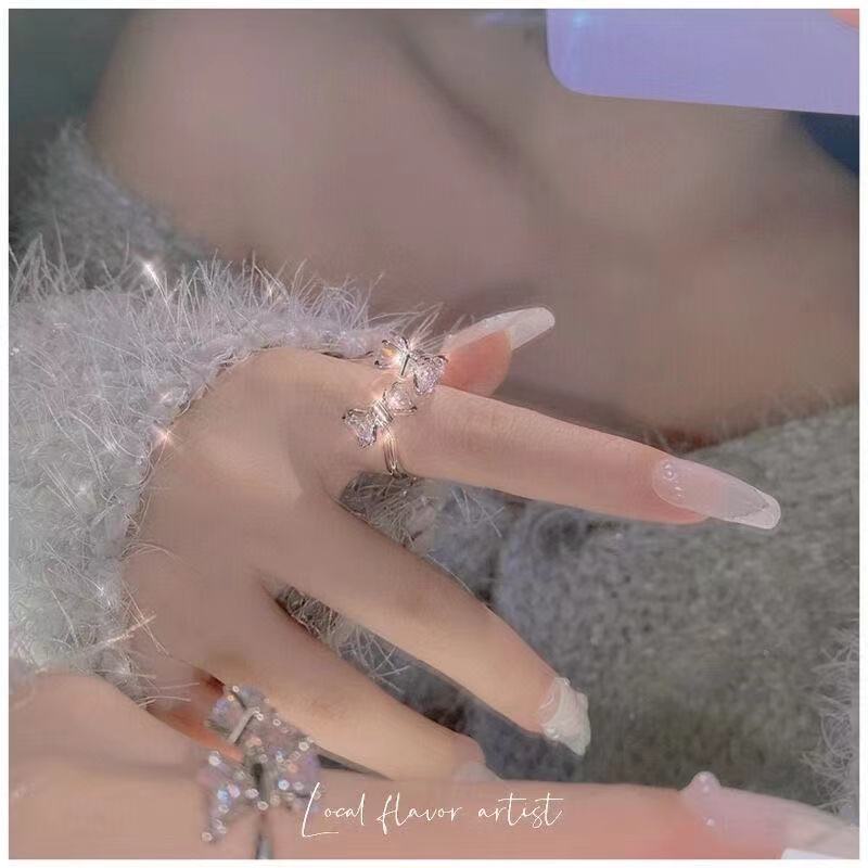 Nhẫn hở hình bướm đính đá zircon