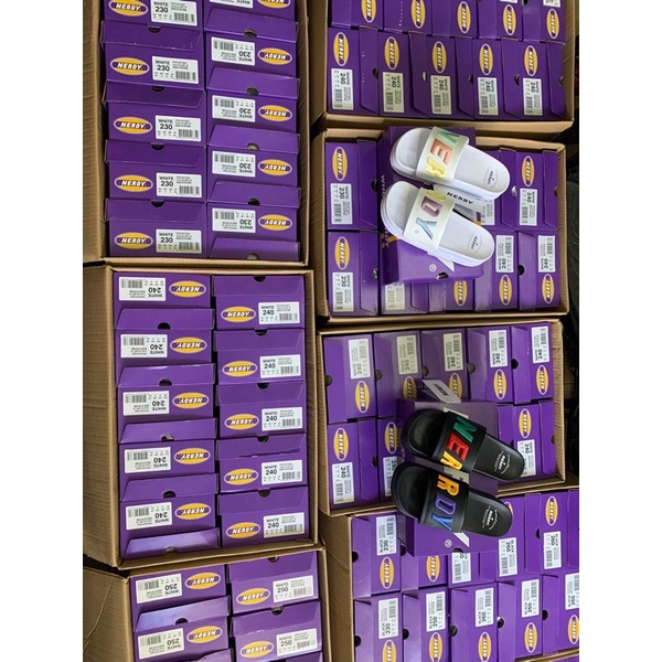 Dép quai ngang Nerdy chữ thêu đế độn 4cm hàng full box tag