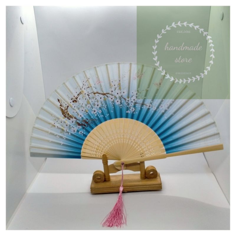 Quạt Cổ Trang lụa thân tre có tua - quạt siêu nhẹ và mát
