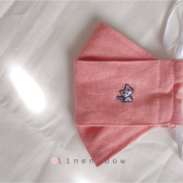 Khẩu trang xếp lớp linen thêu mèo