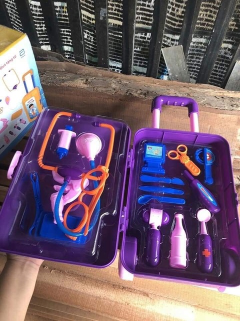 Vali cho bé nhập vai bác sĩ tí hon