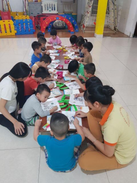 Túi vải vẽ, tô màu - hoạt động nghệ thuật Montessori