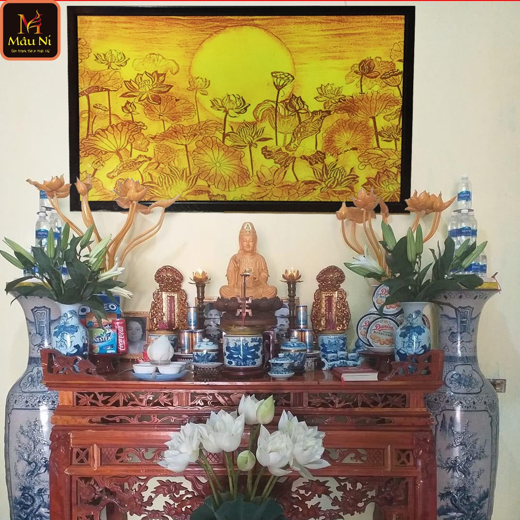 Tranh trúc chỉ in MÂU NI Sen trăng, kt 127cm x 81cm, (thích hợp cho bàn thờ rộng 127 cm, 153cm, 175cm)