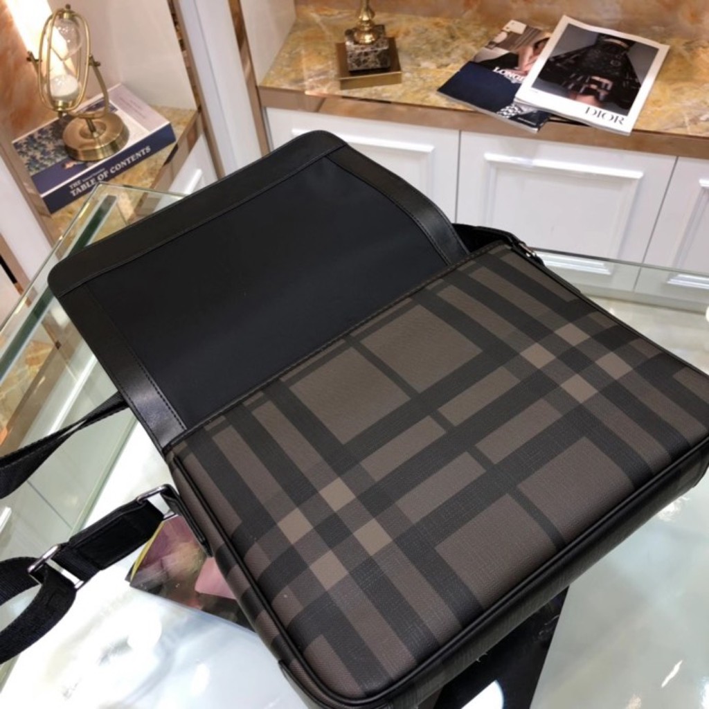 Túi xách nữ Burberry size 31 x 23 x 7cm