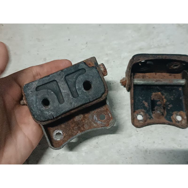 Bản lề bát yên xe chaly zin