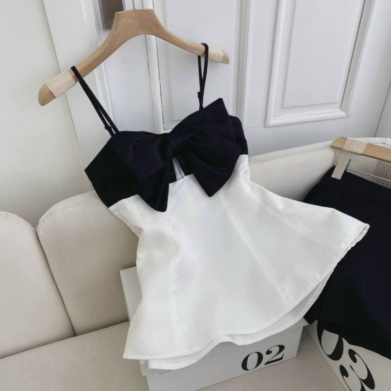 Set áo 2 dây peplum trắng nơ ngực đen + quần short đen