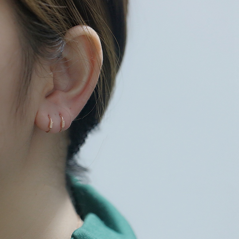 1 Cặp Khuyên Tai Tròn Bằng Thép Titan Thời Trang Đường Phố Unisex