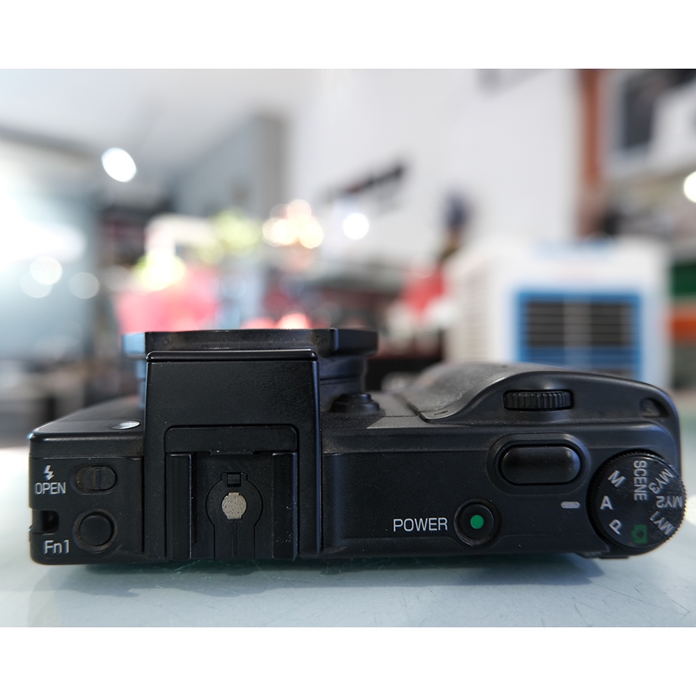 Máy Ảnh Du Lịch Nhỏ Gọn Ricoh GX200