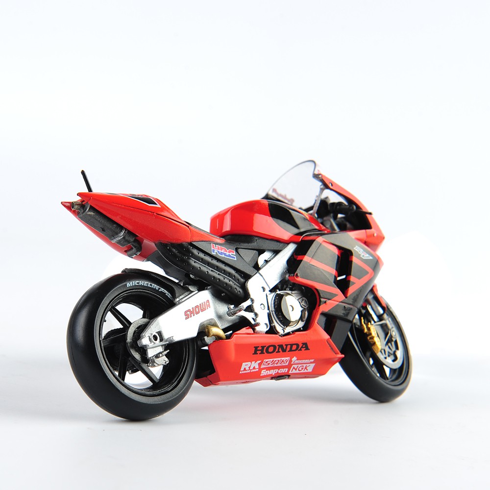 Mô hình xe tỉ lệ 1:18 LEO 46# Honda RC211V 46# Suzuka 2001 model