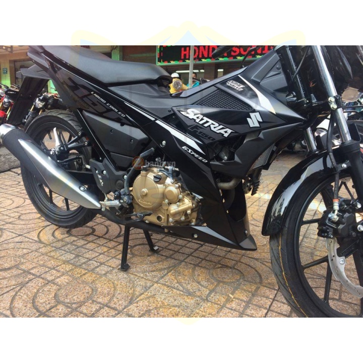 ( Quí khách vui lòng mang ra tiệm cho thợ dán ) Tem satria fi xám đen chế zin