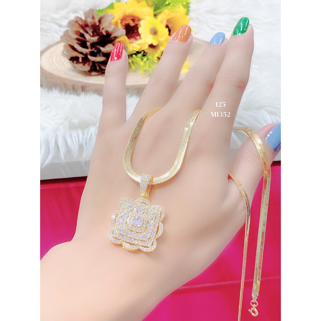 Mặt dây chuyền nữ UHA mạ vàng 18K kiểu dáng sang trọng M1352