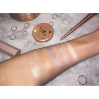 Phấn highlight bắt sáng tarte