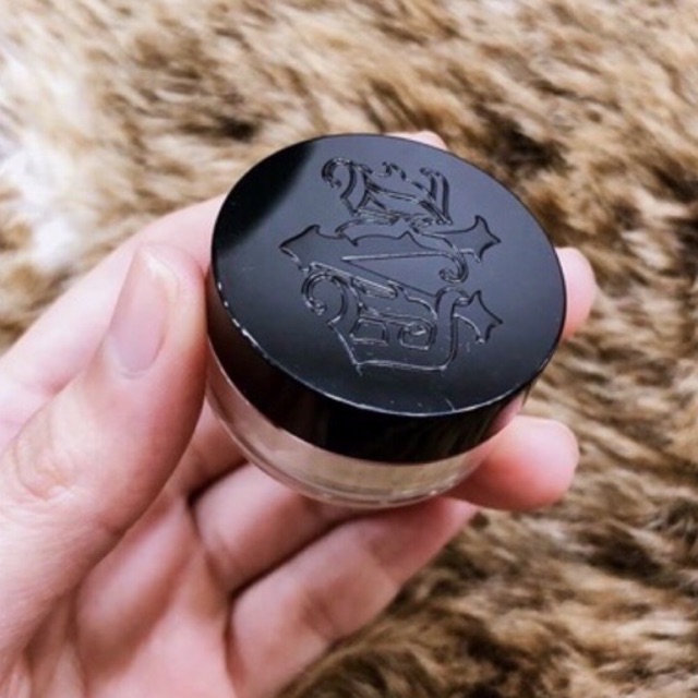 Phấn Phủ Bột Kiềm Dầu Kat Von D Lock It Setting Powder