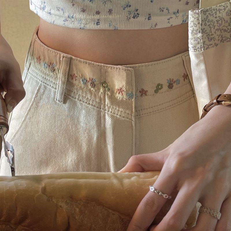 Quần jeans nữ ống rộng màu kem sữa cạp cao thêu hoa vintage phong cách Hàn Quốc đủ size loại 1