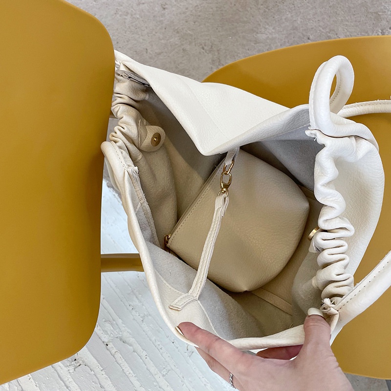 Túi Tote Đeo Vai Sức Chứa Lớn Màu Trà Sữa Xếp Ly Đơn Giản Cho Nữ