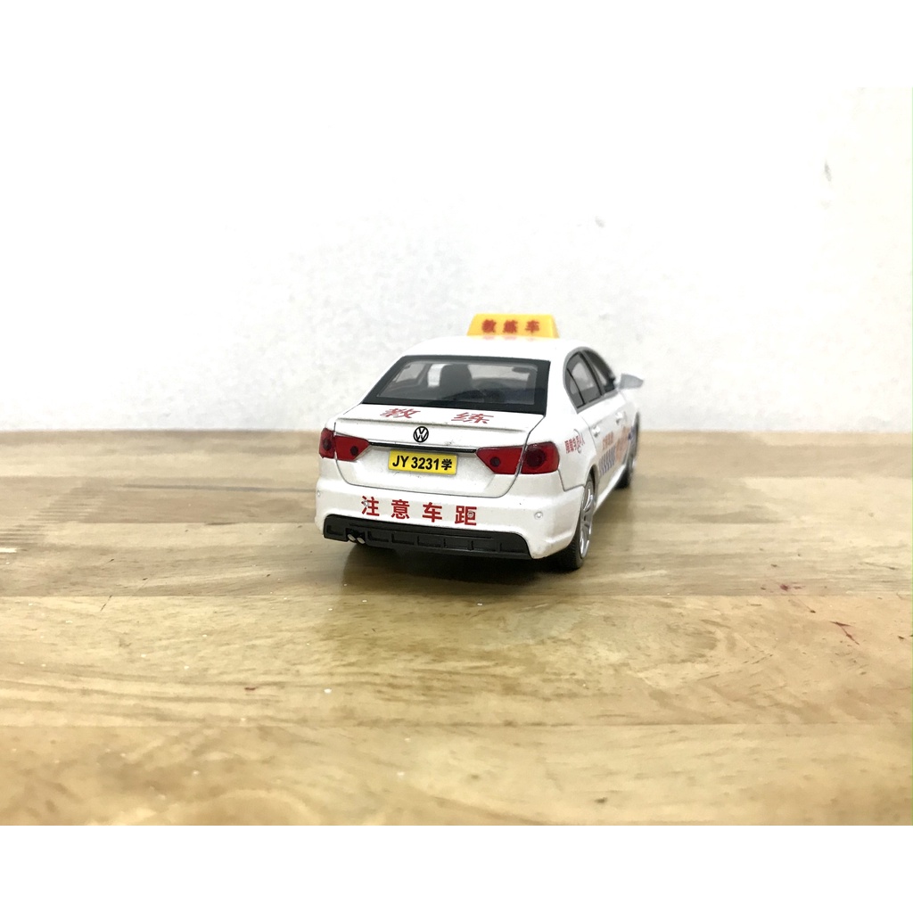 Mô hình xe taxi Volkswagen Passat _ Tỷ lệ 1:32