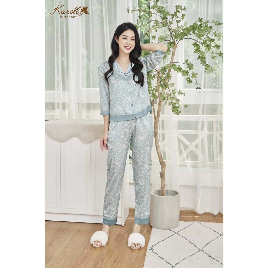 Hãng Karoll bộ lụa luxury hình quần dài tay lửng hoạ tiết hình NH22.062