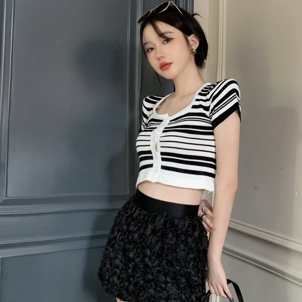 【ZHELIHANGFEI】Áo Thun Cardigan Dệt Kim Tay Ngắn Cổ Vuông Lưng Cao Kẻ Sọc Cá Tính