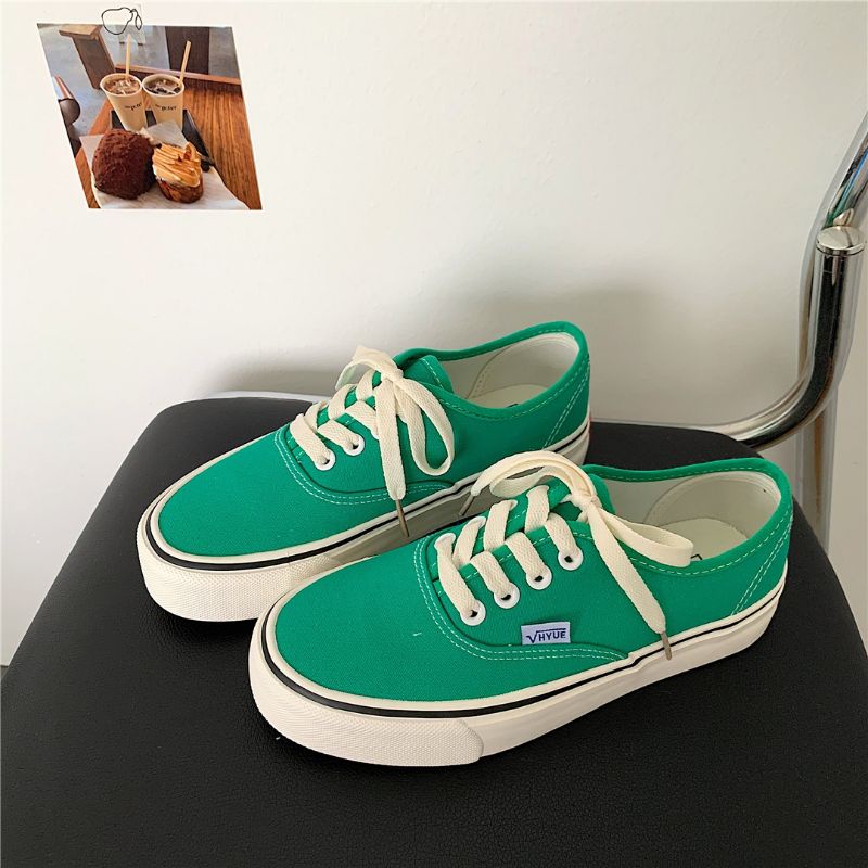 Giày classic đế bằng chất liệu canvas màu xanh lá cây