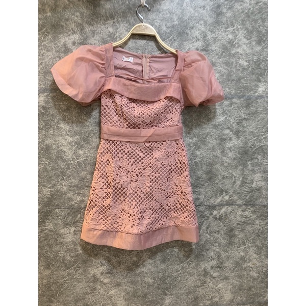 Váy ren cổ vuông dáng xoè