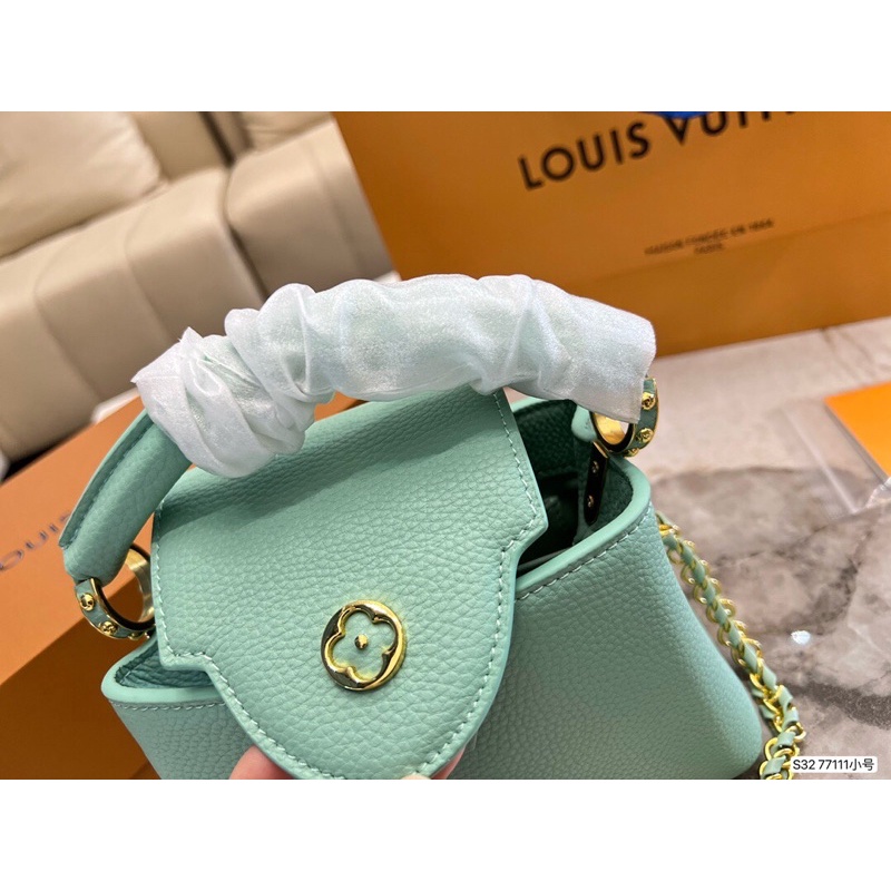 Túi đeo chéo cao cấp logo thương hiệu Louis Vuitton LV Capucines da thật