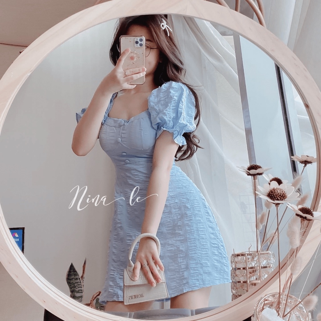 ĐẦM SUÔNG XỐP CHỈ TAY CON PHỐI NÚT TÔN DÁNG SIÊU CUTE UP (HÀNG QUẢNG CHÂU)