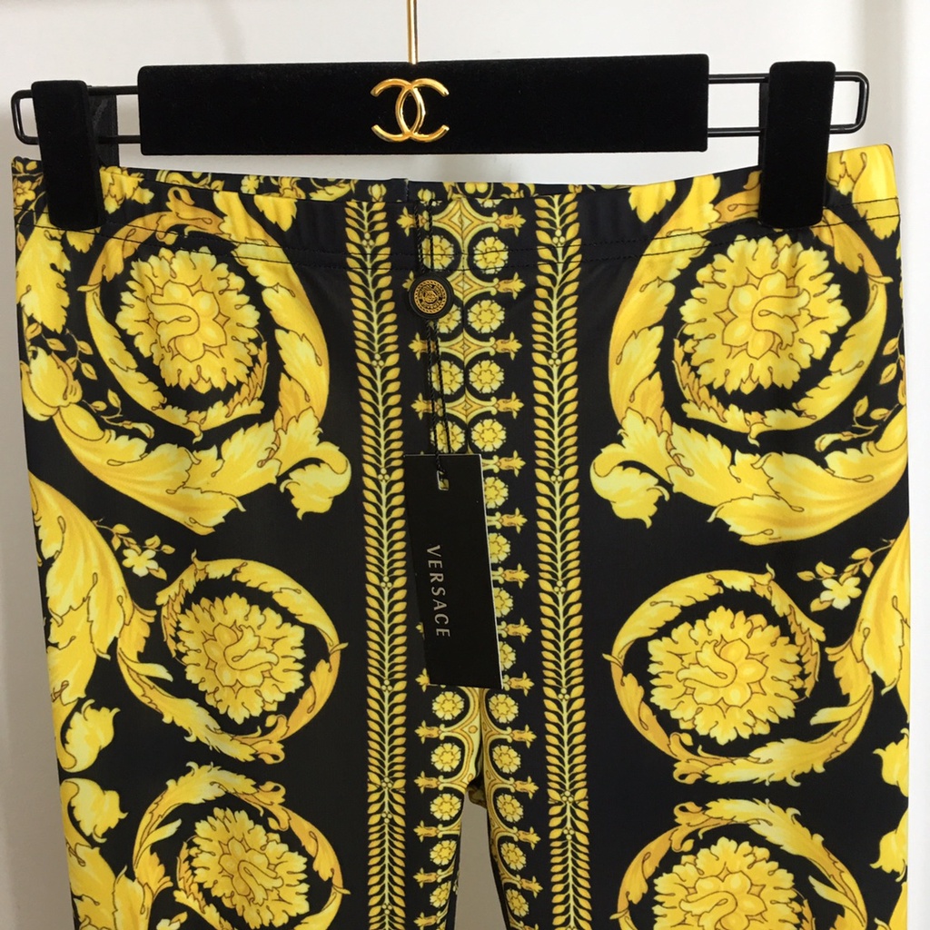 Quần nữ thời trang cao cấp Versace thiết kế họa tiết hoa vàng retro, phong cách thời thượng