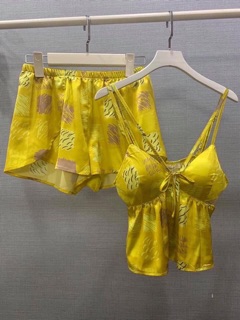Set lụa áo dây vàng siêu sang chảnh nhé