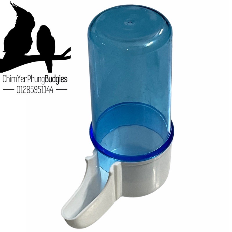 Ống nước xanh 72ml cho chim cảnh nhỏ.