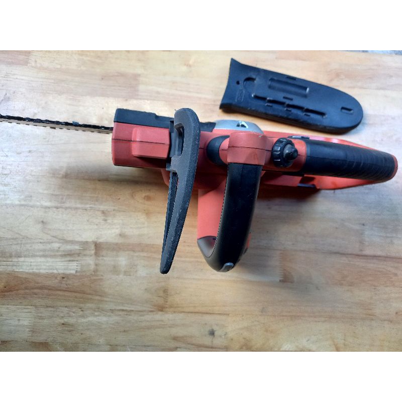 Cưa xích 18v chạy full chức năng