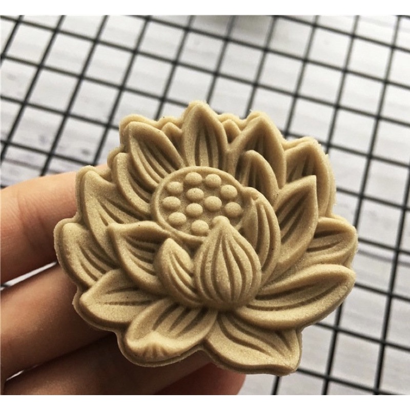 Khuôn bánh trung thu lò xo hoa sen 150g (Mã 2877)
