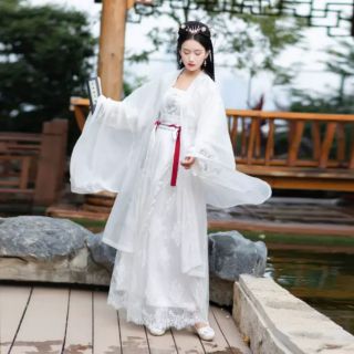 Đồ cổ trang trắng. Hán phục nhiều kiểu có áo khoác