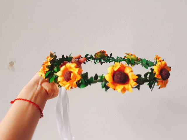 Vòng hoa đội đầu hướng dương