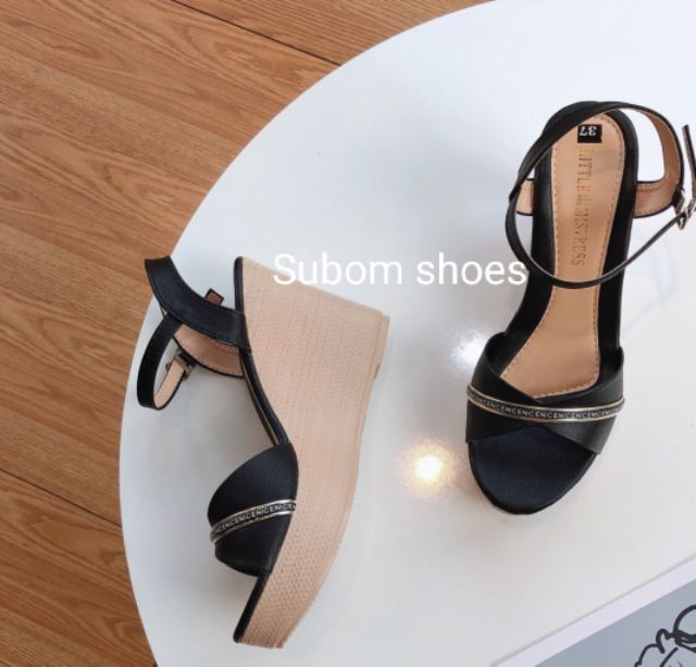 Sandal đế xuồng mới nhẹ êm