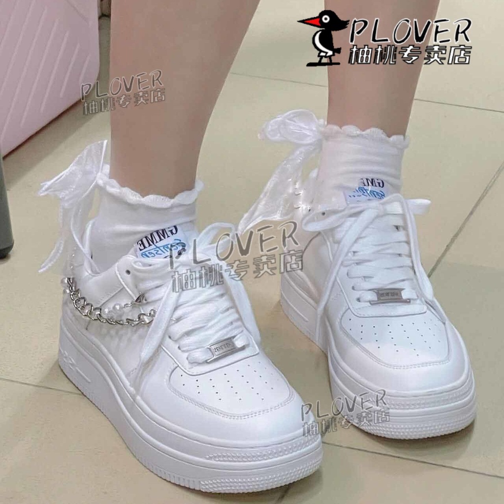 Niche Giày Thể Thao Đế Dày Tăng Chiều Cao Màu Trắng Phối Dây Xích Thời Trang Mùa Hè Cho Nữ