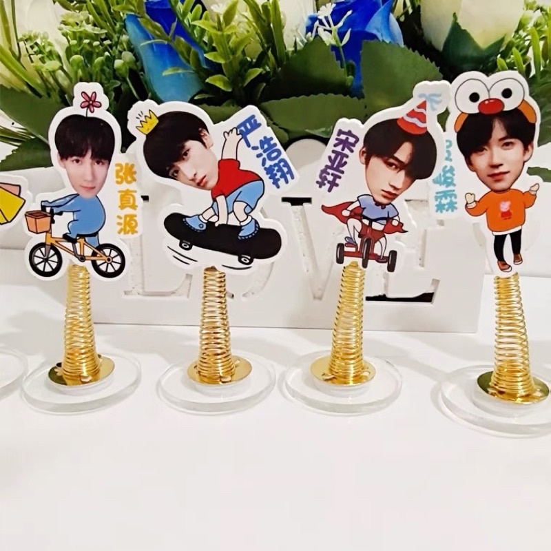 Standee tượng lò xo TNT
