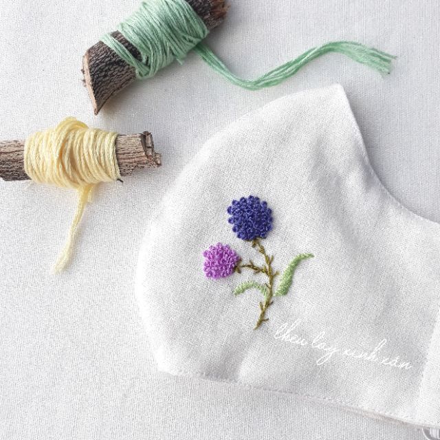 Khẩu trang linen thêu hoa dại 🌼 | BigBuy360 - bigbuy360.vn
