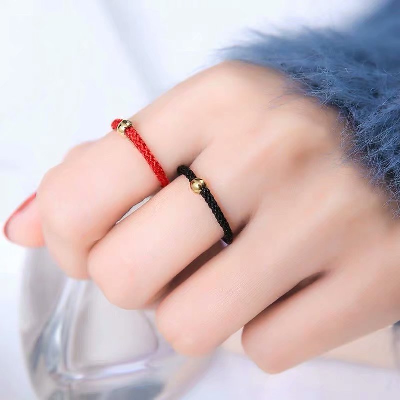 Nhẫn chỉ đỏ đeo tay mang lại may mắn, thời trang