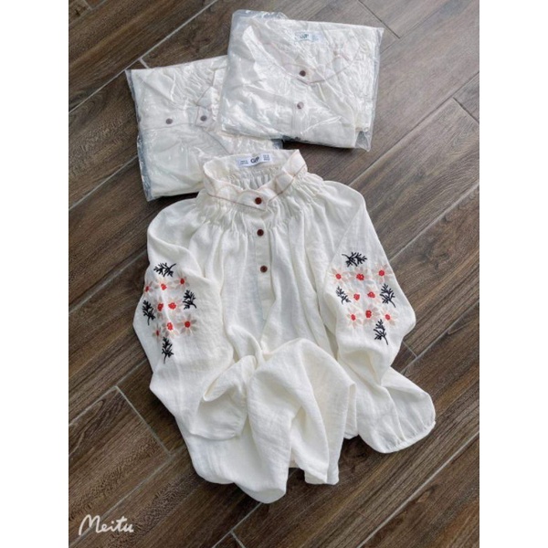 Áo thêu hoa vải xô đũi mềm mại phong cách Hàn