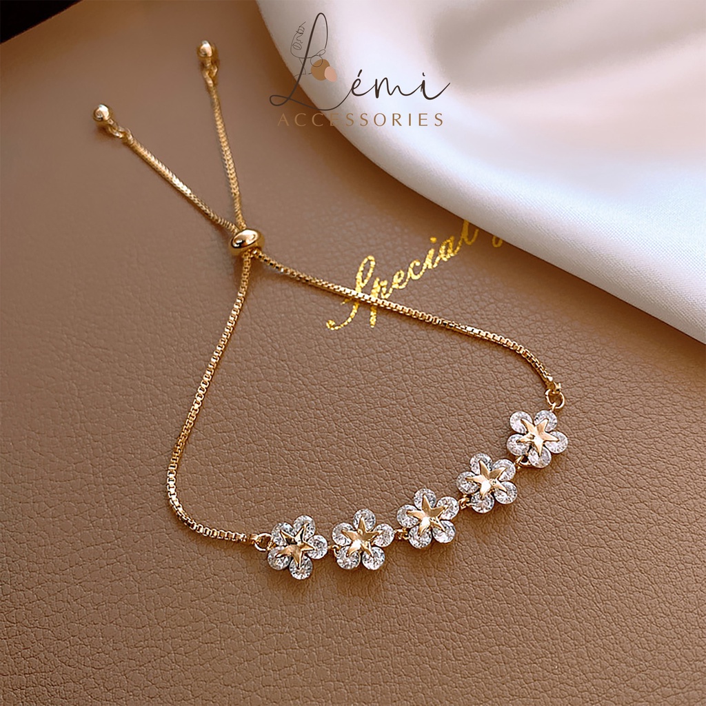 Vòng tay nữ titan lắc tay hoa mai đính đá Lémi bền màu có dây dút chỉnh kích thước tiện dụng Lémi accesories