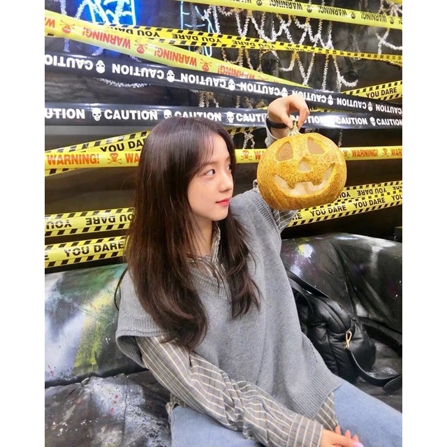 Set áo sơmi xám kèm Gile giống Jisoo Blackpink