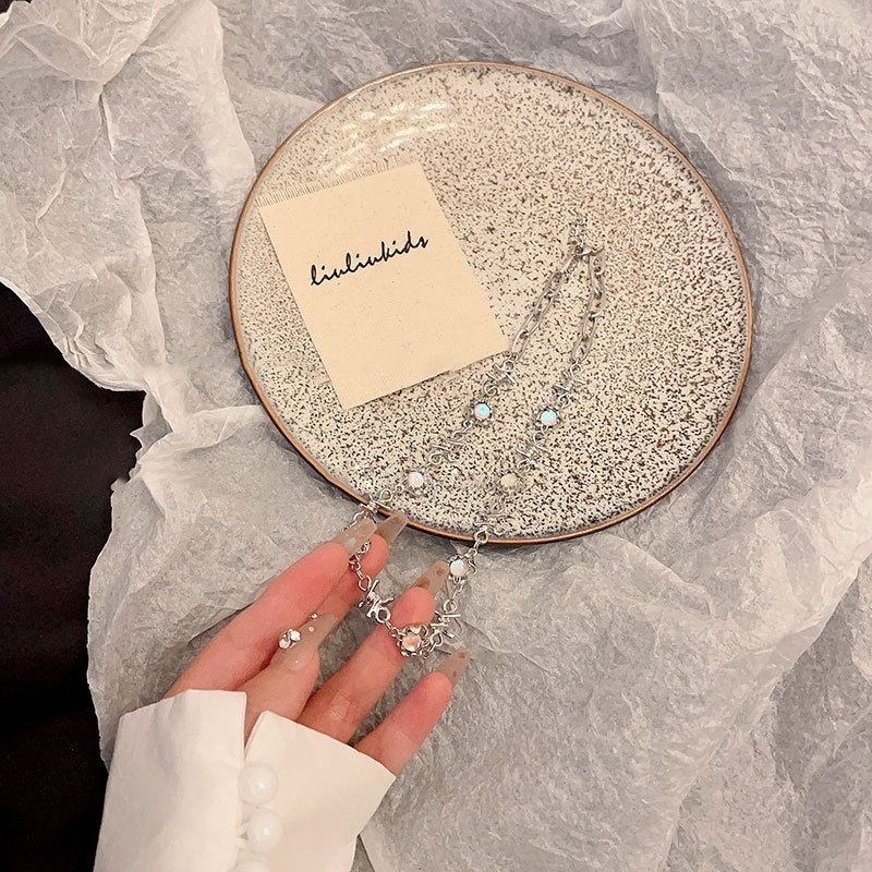 Vòng cổ Mặt Trăng Khuyết Đính Đá Nhỏ Tinh Tế