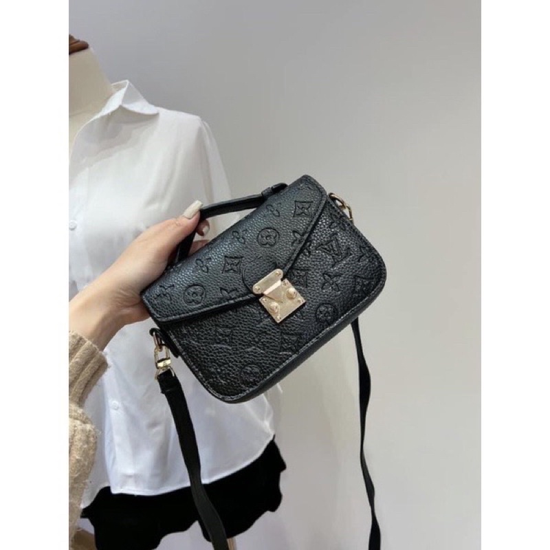 Túi Xách Nữ Đeo Chéo Hoạ Tiết L.V, Túi Nữ Đeo Vai Khoá Vuông