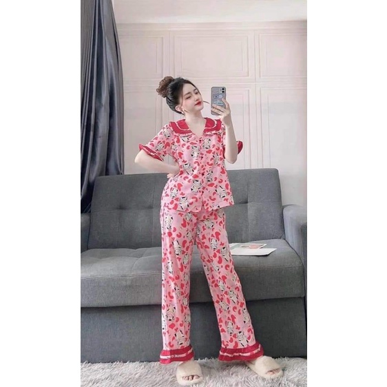 Set bộ lụa áo tay ngắn và quần dài viền bèo hình bò sữa